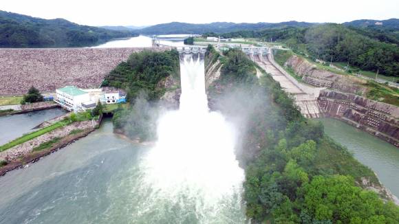 수문을 개방한 안동댐 모습 ⓒ안동시
