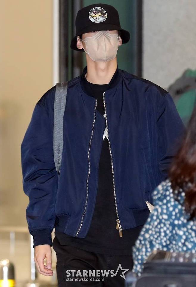 그룹 아스트로(ASTRO) 차은우가 이집트 카이로 일정을 마치고 5일 오후 인천국제공항을 통해 입국하고 있다. 2022.12.05 /사진=임성균 기자 tjdrbs23@