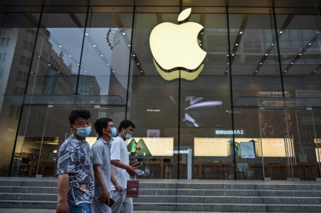 중국 상하이에 위치한 애플 매장. (사진=AFP 제공)