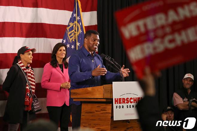 5일(현지시간) 미국 조지아주 상원의원 결선 투표를 하루 앞두고 공화당의 허셜 워커 후보가 연설에 나섰다. 22.12.05 ⓒ 로이터=뉴스1 ⓒ News1 김예슬 기자