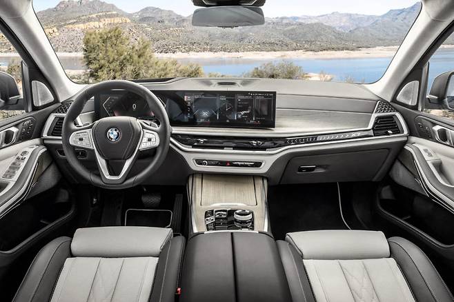 BMW 뉴 X7 실내.