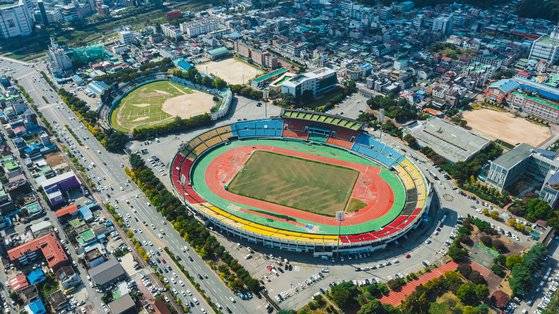 1963년 문을 연 전주종합경기장. [사진 전주시]