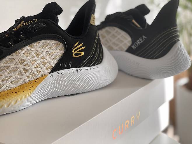 ▲이비블라주가 제작한 이현중의 한글 커스텀 농구화&nbsp;