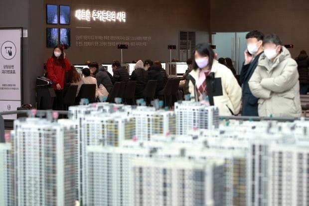 서울 강동구에 위치한 올림픽파크 포레온(둔촌주공 재건축) 견본주택 모습 / 사진=뉴스1