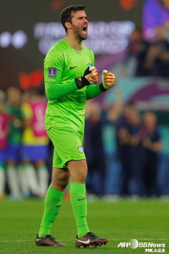 브라질 알리송은 과연 월드컵 역사에 자신의 이름을 새길 수 있을까. 그는 브라질 골키퍼 역사에 첫 야신상 수상자가 되려 한다. 사진=ⓒAFPBBNews = News1