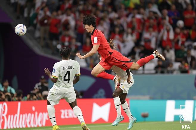 가나전에서 헤더골을 넣는 조규성. 대한축구협회