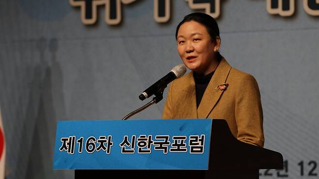 제16차 신한국포럼 개회사를 하고 있는 문연아 한국 천주평화연합 의장. UPF 제공