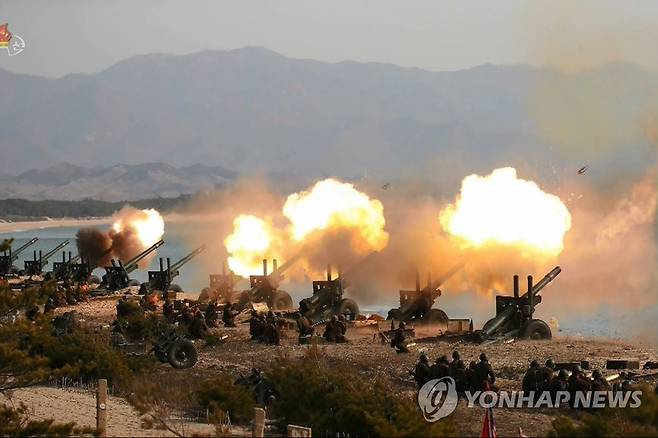 합참 "北, 동해 해상완충구역으로 90여발 포격…9·19 위반"    [연합뉴스 자료사진]