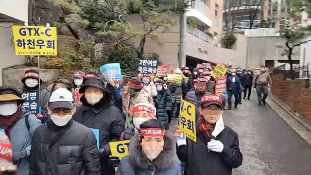 은마아파트 추진위는 지난달 12일부터 서울 용산구 한남동 일대에서 시위를 벌이고 있다. /유튜브 채널 '은마_재건축_추진위원회' 캡처