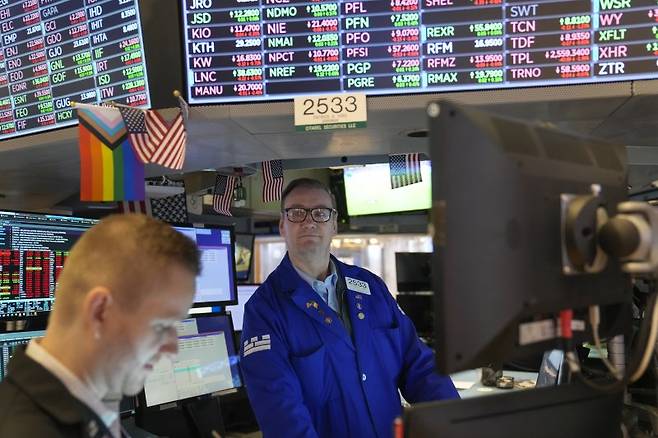 미국 대형 은행 수장들이 6일(현지시간) 세계 경제에 대해 어두운 전망을 내놨다. 사진은 지난달 28일 뉴욕 맨해튼 뉴욕증권거래소(NYSE). AP연합