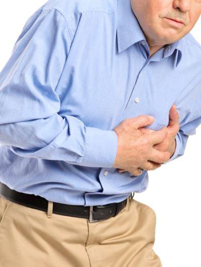 협심증과 심근경색은 가슴 통증이 공통적으로 나타나는 주증상이다. 통증이 10분 이내에 그치면 협심증이고 30분 이상 지속된다면 ‘돌연사의 주범’인 급성 심근경색 때문일 가능성이 높다. 게티이미지뱅크