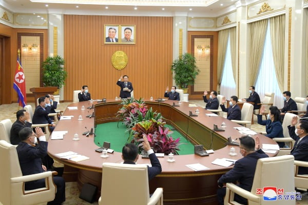 조선중앙통신은 지난 6일 최고인민회의 상임위원회 제14기 제23차전원회의가 만수대의사당에서 진행됐다고 7일 보도했다. /사진=연합뉴스