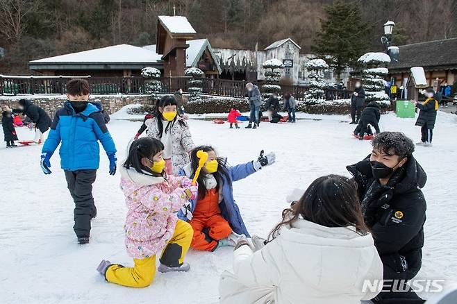 [용인=뉴시스] 에버랜드 눈놀이터 스노우 야드