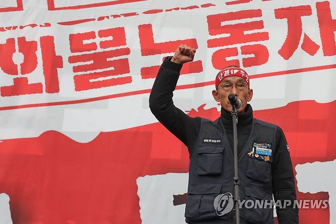 이봉주 화물연대본부 위원장 [연합뉴스 자료 사진]