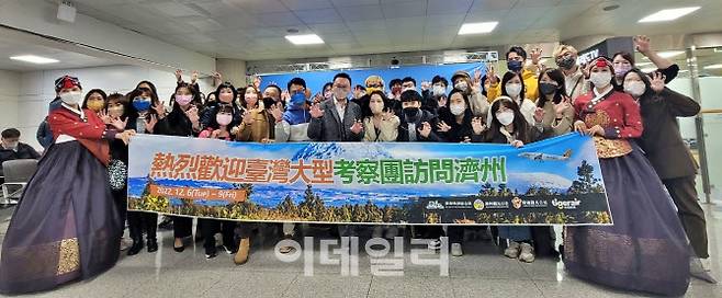 대만 정부가 코로나19 사태 3년 만에 입국제한 조치를 해제하면서 얼어붙었던 한국과 대만 양국 여행시장에 훈풍이 불고 있다. 한국관광공사와 제주도는 지난 6일부터 한국 여행상품 개발을 위해 대만 현지 여행사와 미디어 관계자 52명을 초청하는 팸투어를 진행하고 있다. (사진=제주관광공사)