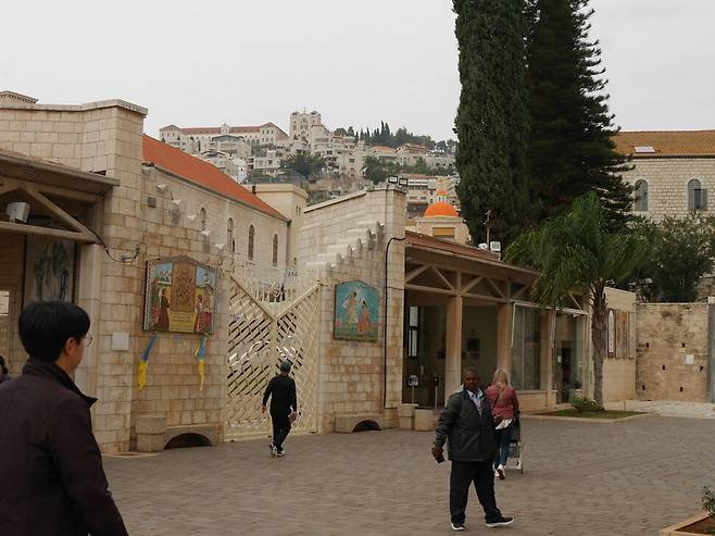 성요셉 성당을 중심으로 한 나사렛. 나사렛뿐 아니라 이스라엘은 어느 곳이나 ‘라임’이란 이스라엘산 돌로 건축물을 지었다. 조현 종교전문기자