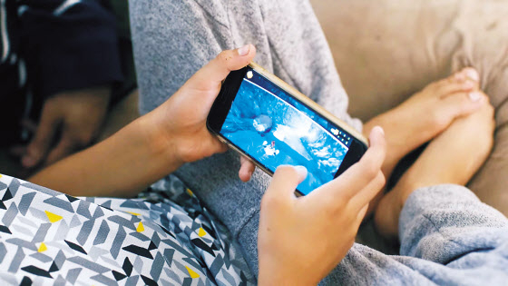 8일 업계에 따르면, 게임 개발사인 드래곤플라이는 지난달 식품의약품안전처에 디지털 치료제 ‘가디언즈DTx(가칭)’의 임상시험계획서를 제출했다. 사진은 아동이 게임을 하고 있는 모습. [엔더버Rx 홈페이지 제공]
