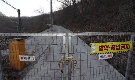 울산 울주군 곰 사육농장 입구 철문이 굳게 잠겨 있다. 
(사진출처 : 뉴스1)