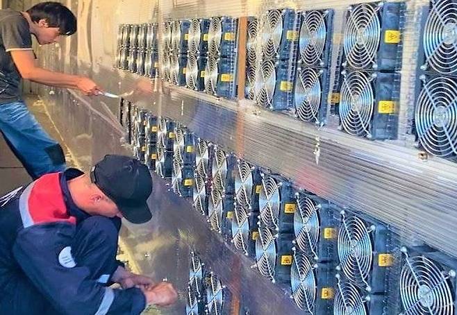 비트코인을 채굴하는 마이닝센터 내부 모습. /탈라스디에이 제공