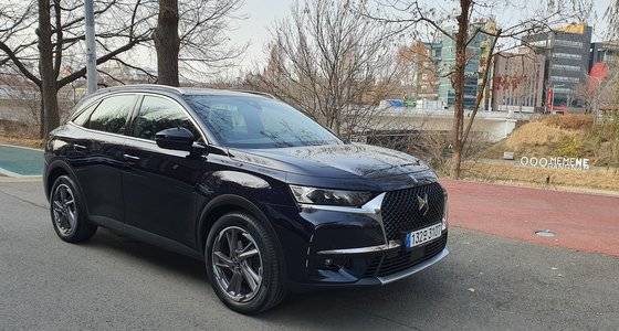 9일 본지가 시승한 ‘DS 7 크로스백’은 연장 보증 프로그램의 혜택을 받을 수 있는 DS오토모빌의 대표 차종이다. 헤드라이트 내부의 LED 점등부에서 나오는 화려한 웰컴 세리머니 기능이 눈에 띈다. 강병철 기자