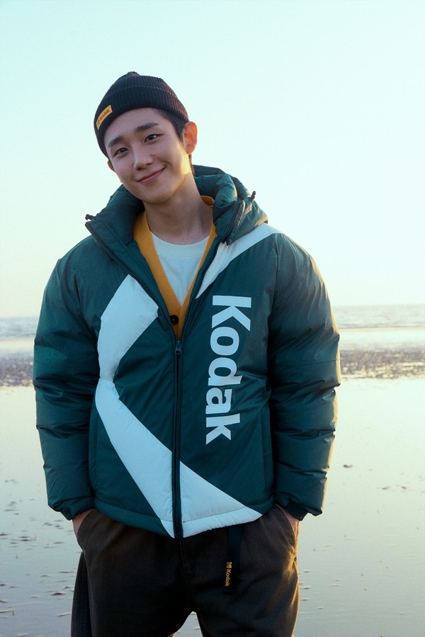 스트리트 패션이 대세가 되며 패션 업계에서는 글로벌 브랜드 라이선싱 전략이 한창이다. 되레 의류와 상관없는 브랜드 라이선싱이 ‘유니크해서’ 혹은 ‘재밌어서’ 젊은 층에 사랑받는 셀링 포인트가 된다. 각 브랜드 제공