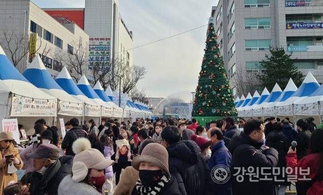 ▲ 강릉문화재단이 주관한 ‘제1회 와인축제’가 지난 9일부터 11일까지 강릉 월화거리에서 성황리 펼쳐졌다.