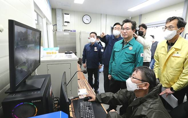 정황근 농림축산식품부 장관, 나주 거점소독시설 점검 [농림축산식품부 제공. 재판매 및 DB 금지]