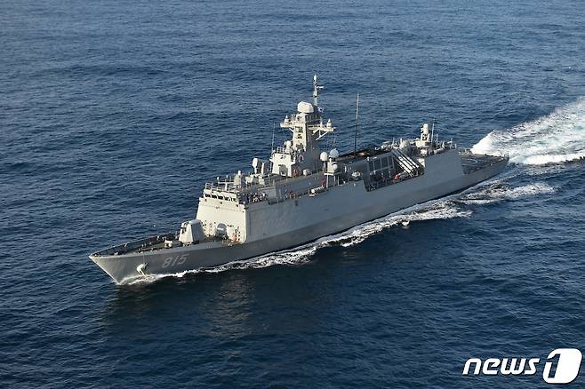 해군 제1함대사령부 호위함 '강원함'이 항해하고 있다. (해군 제공) 2022.12.12/뉴스1