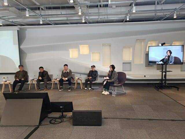 전은경 전 월간디자인 편집장의 진행으로 미디어아티스트, 건축가, 천문학자가 대담을 나눴다.