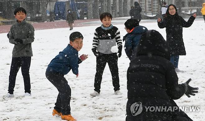 눈싸움 [연합뉴스 자료사진]