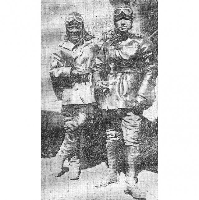 중국으로 건너가 산시성 타이위안 비행학교에서 비행사들을 길러내던 안창남(왼쪽).
