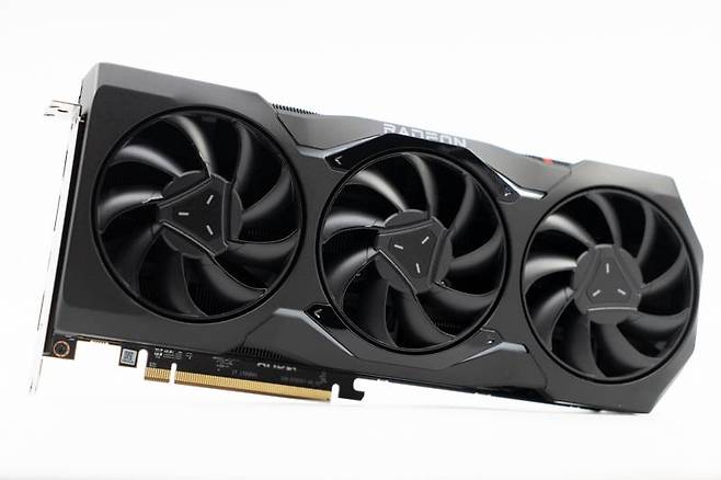 11월 출시된 제품은 라데온 RX 7900 XT 및 7900 XTX 두 종류다. 출처=IT동아