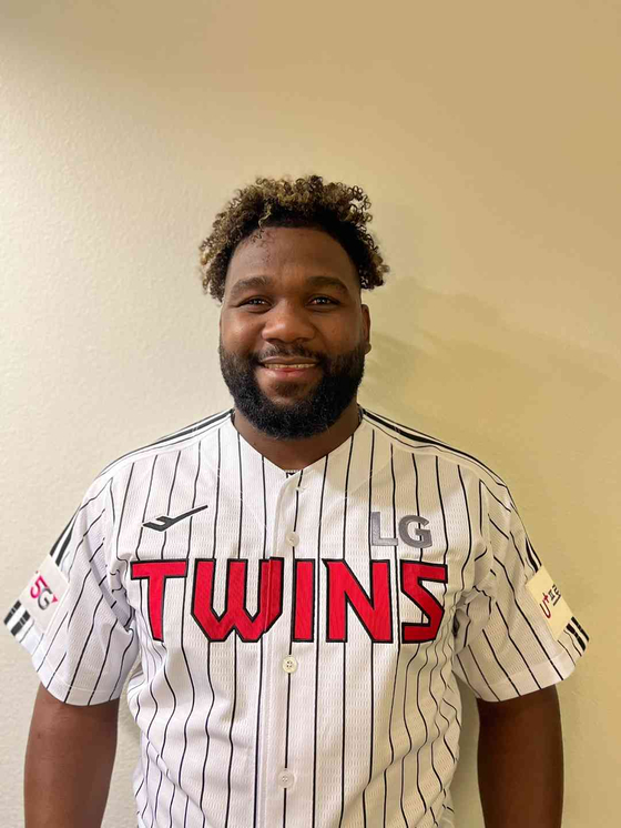 The LG Twins announce a one-year contract with outfielder Abraham Almonte on Dec. 5. [YONHAP]