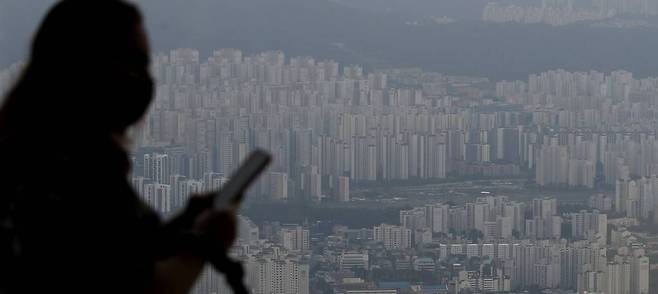 서울 롯데월드타워 스카이전망대에서 바라본 서울 시내 아파트. /사진제공=뉴시스