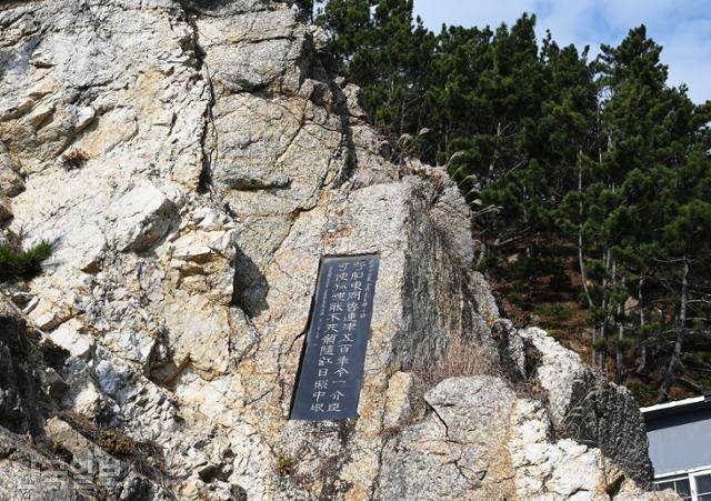 기성면 봉산리 도해공원 맞은 편 바위에 김제의 충정을 새긴 시비가 박혀 있다.