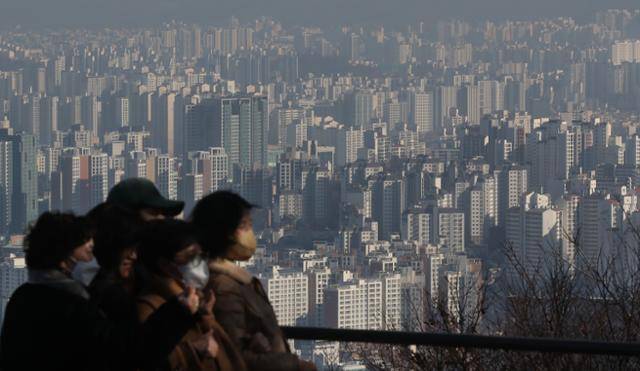 11일 서울 남산에서 바라본 아파트 모습. 뉴스1