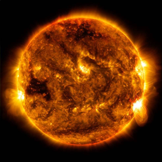 2015년 10월 1일 촬영된 태양. 태양이 빛과 열을 내건 핵융합 반응이 일어나기 때문이다. 최근 미국 로런스 리버모어 국립연구소 연구진이 지구에서 핵융합을 실현하기 위한 연구에서 중요한 진전을 거둔 것으로 알려졌다. 미국 항공우주국(NASA) 제공