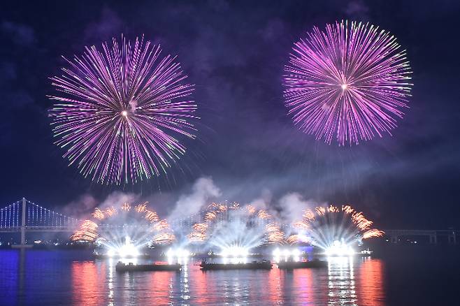 2019년 부산불꽃축제. 부산시 제공