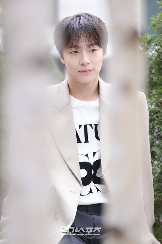 배우 배인혁이 12일 오전 서울 강남구 논현동 한 카페에서 진행된 일간스포츠와 인터뷰에서 포즈를 취하고 있다. 서병수 기자 qudtn@edaily.co.kr /2022.12.12.