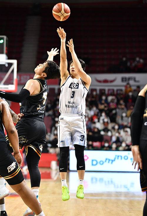 KCC 허웅의 슛 (사진=KBL 제공, 연합뉴스)