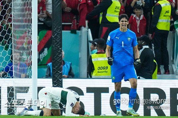 모로코 야신 부누 골키퍼(파란색 유니폼) / 사진=Gettyimages 제공