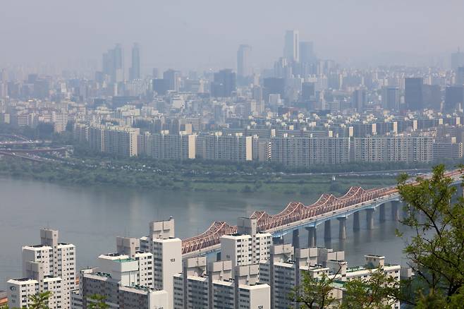 서울 중구 매봉산에서 바라본 서울 아파트 밀집지역. [연합]