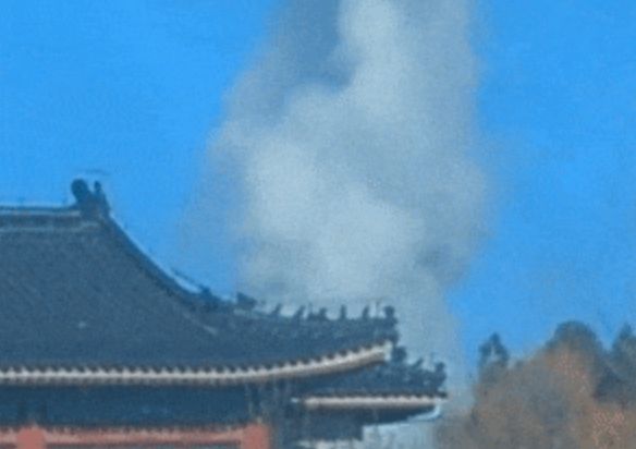 한 트위터 유저가 베이징의 한 화장장 연기라고 주장한 영상 ⓒ트위터