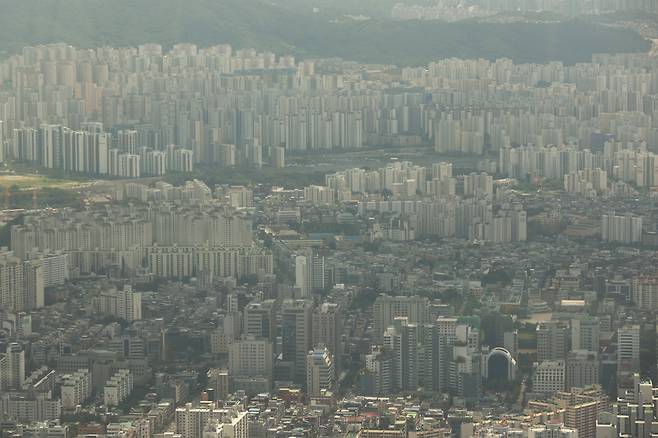 서울 송파구 서울 스카이에서 바라본 시내 아파트 모습. [연합]