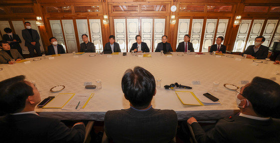 한덕수 국무총리가 18일 서울 종로구 삼청동 총리공관에서 열린 고위당정협의회에서 모두발언을 하고 있다. 2022.12.18 사진공동취재단