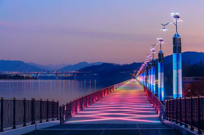 충북 충주 탄금호 무지개길