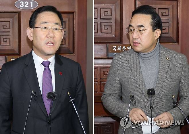 질문에 답하는 양당 원내대표 (서울=연합뉴스) 하사헌 기자 = 국민의힘 주호영 원내대표(왼쪽)와 더불어민주당 박홍근 원내대표가 18일 오전 서울 여의도 국회 운영위원장실에서 양당 원내대표-경제부총리 회동을 마치고 각각 기자들의 질문에 답하고 있다. 2022.12.18 toadboy@yna.co.kr