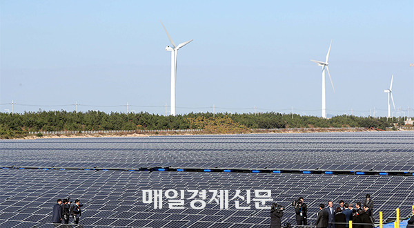 Floating solar power plant [Photo by Kim Jae-hoon]