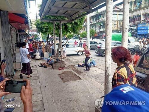 지난 5월 31일 폭탄 테러가 발생한 양곤의 버스 정류장 [AP=연합뉴스. 재판매 및 DB 금지]
