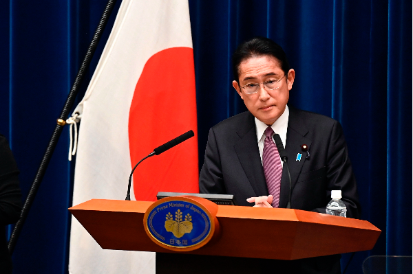 기시다 후미오 일본 총리가 16일 도쿄 총리 관저에서 기자회견을 하고 있다.[사진제공=연합뉴스]